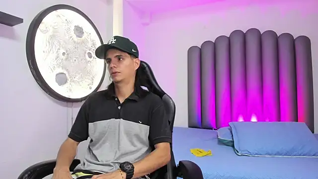 Martshall09 online show from November 8, 2025, 8:01 pm