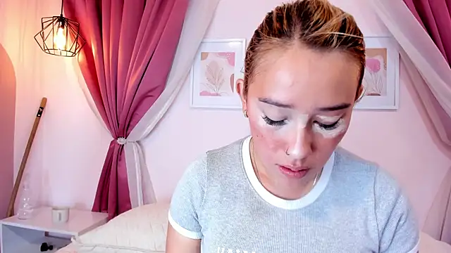 Snapshot of Lannajansen chatting on May 6, 2026, 1:15 pm Lannajansen online show from May 6, 2026, 1:15 pm