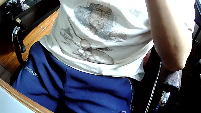 Snapshot of Andre16c chatting on October 17, 2025, 9:38 pm Andre16c online show from October 17, 2025, 9:38 pm