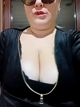 Snapshot of topina8 chatting on November 24, 2025, 4:07 pm topina8 online show from November 24, 2025, 4:07 pm