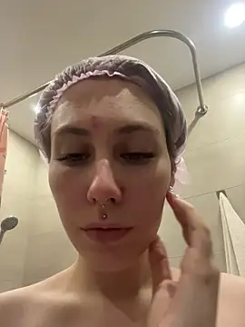 Molli Luv online show from November 12, 2025, 6:56 pm