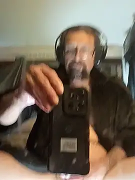 Snapshot of Johndis805 chatting on October 27, 2025, 4:41 pm Johndis805 online show from October 27, 2025, 4:41 pm