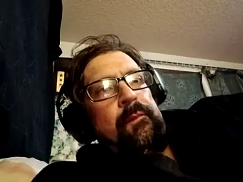 Snapshot of Johndis805 chatting on October 28, 2025, 10:25 am Johndis805 online show from October 28, 2025, 10:25 am