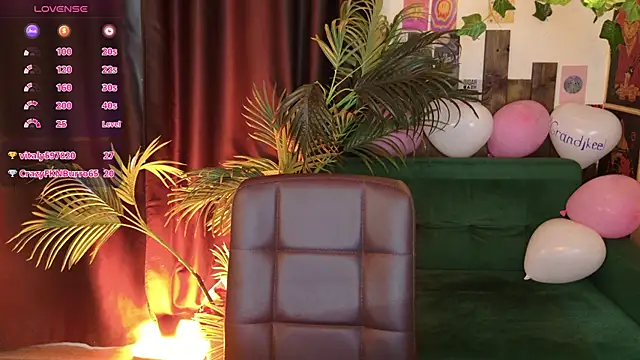 Snapshot of Yo_Pixxie chatting on February 14, 2025, 9:34 am Yo Pixxie online show from February 14, 2025, 9:34 am