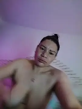 Snapshot of isabelajonesgl chatting on December 2, 2025, 3:47 pm isabelajonesgl online show from December 2, 2025, 3:47 pm