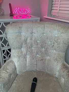 Snapshot of MakemeMillie1 chatting on December 1, 2025, 7:31 am MakemeMillie1 online show from December 1, 2025, 7:31 am