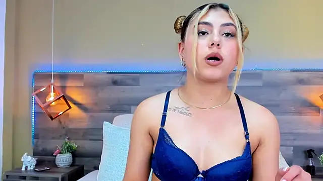 Snapshot of MeganCrow chatting on March 10, 2025, 8:01 pm MeganCrow online show from March 10, 2025, 8:01 pm