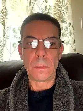 Snapshot of Kenhornu chatting on October 27, 2025, 11:44 am Kenhornu online show from October 27, 2025, 11:44 am