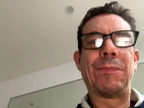 Snapshot of Kenhornu chatting on November 17, 2025, 2:21 pm Kenhornu online show from November 17, 2025, 2:21 pm