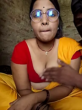 Snapshot of Simrandeshipp chatting on June 14, 2026, 6:47 am Simrandeshipp online show from June 14, 2026, 6:47 am