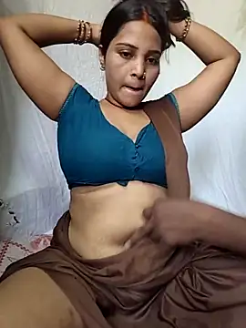 Snapshot of Simrandeshipp chatting on May 19, 2026, 3:24 am Simrandeshipp online show from May 19, 2026, 3:24 am