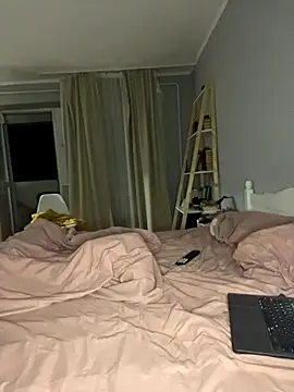 Snapshot of bunnythetailor chatting on October 18, 2025, 11:07 pm bunnythetailor online show from October 18, 2025, 11:07 pm