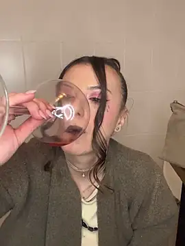 Snapshot of bunnythetailor chatting on February 18, 2025, 10:36 pm bunnythetailor online show from February 18, 2025, 10:36 pm