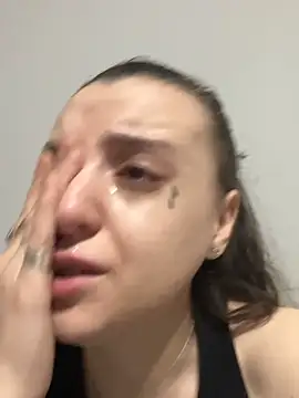 bunnythetailor online show from April 9, 2026, 3:52 am