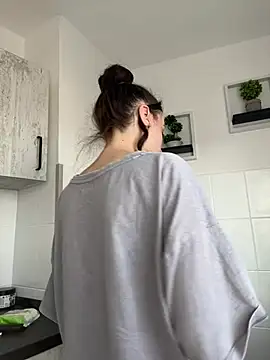 Snapshot of bunnythetailor chatting on February 6, 2025, 7:24 am bunnythetailor online show from February 6, 2025, 7:24 am