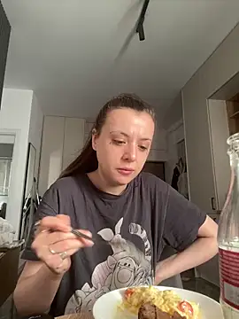 bunnythetailor online show from May 28, 2026, 4:24 pm