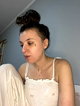 bunnythetailor online show from November 9, 2025, 6:45 pm