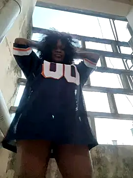 Snapshot of Boneca25 chatting on November 1, 2025, 4:12 pm Boneca25 online show from November 1, 2025, 4:12 pm