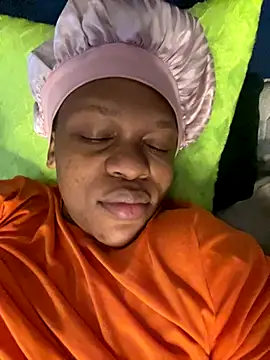 Snapshot of Boneca25 chatting on November 17, 2025, 6:28 am Boneca25 online show from November 17, 2025, 6:28 am