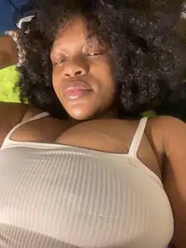 Snapshot of Boneca25 chatting on November 3, 2025, 11:08 pm Boneca25 online show from November 3, 2025, 11:08 pm