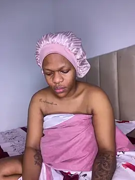 Boneca25 online show from March 9, 2026, 10:52 am