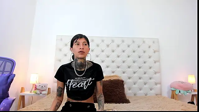 esmeralda06 online show from April 9, 2026, 1:50 pm