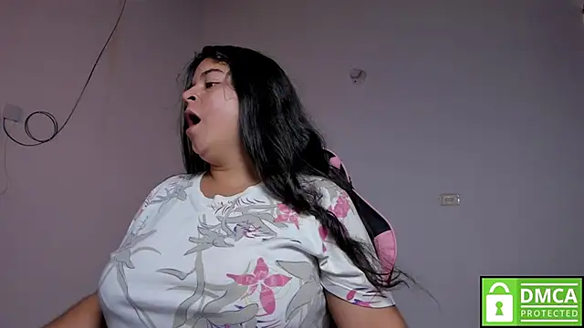 Snapshot of Little_Shaara chatting on October 6, 2025, 8:09 pm Little Shaara online show from October 6, 2025, 8:09 pm