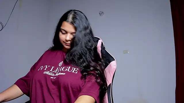 Snapshot of Little_Shaara chatting on October 22, 2025, 9:13 pm Little Shaara online show from October 22, 2025, 9:13 pm