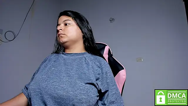 Snapshot of Little_Shaara chatting on October 21, 2025, 8:19 pm Little Shaara online show from October 21, 2025, 8:19 pm