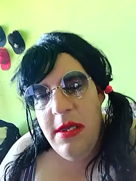 Snapshot of Adrianka chatting on May 18, 2026, 7:35 am Adrianka online show from May 18, 2026, 7:35 am