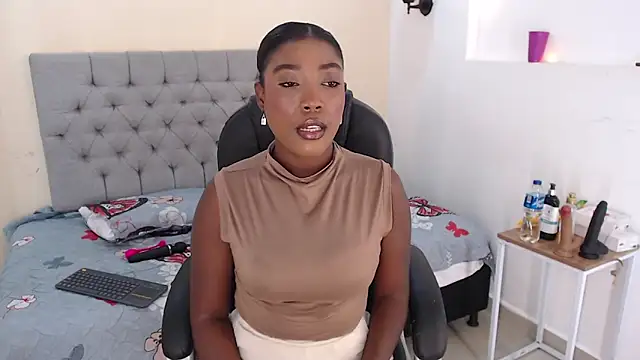 Snapshot of Dakkota_Fox chatting on November 6, 2025, 8:02 pm Dakkota Fox online show from November 6, 2025, 8:02 pm