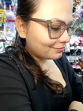 Snapshot of Vale_Saenzz chatting on November 10, 2025, 8:47 pm Vale Saenzz online show from November 10, 2025, 8:47 pm