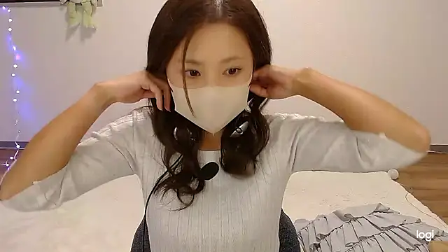 Snapshot of hinano_JP chatting on November 4, 2025, 1:31 am hinano JP online show from November 4, 2025, 1:31 am