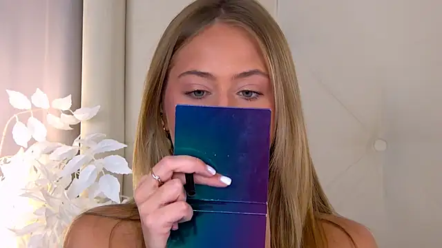 Snapshot of ur_wet_dreams chatting on October 23, 2025, 12:48 pm ur wet dreams online show from October 23, 2025, 12:48 pm