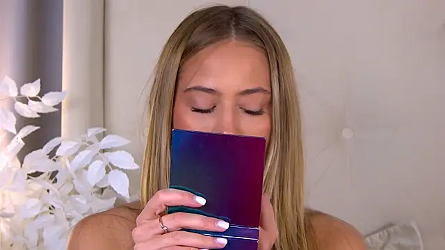 Snapshot of ur_wet_dreams chatting on October 28, 2025, 12:48 pm ur wet dreams online show from October 28, 2025, 12:48 pm