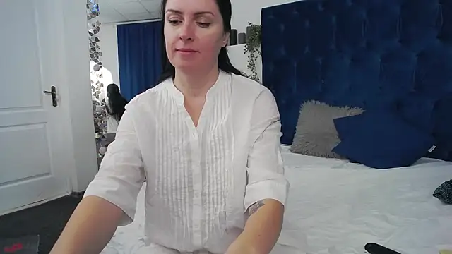 JacquelineElle online show from March 23, 2025, 2:04 am