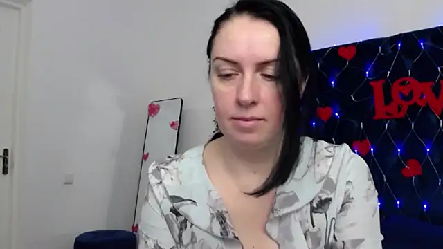 JacquelineElle online show from February 15, 2025, 6:33 pm