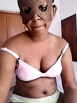 Snapshot of DiluQueen chatting on February 24, 2025, 10:37 am DiluQueen online show from February 24, 2025, 10:37 am