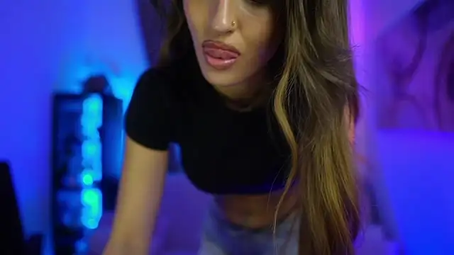 Snapshot of Clara_Nia chatting on November 4, 2025, 7:50 pm Clara Nia online show from November 4, 2025, 7:50 pm