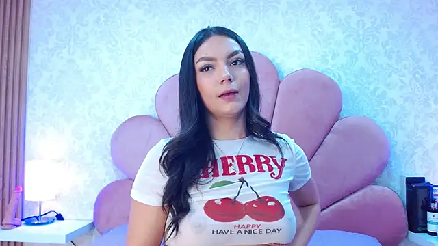 Snapshot of ElhaThomson chatting on November 9, 2025, 10:36 pm ElhaThomson online show from November 9, 2025, 10:36 pm