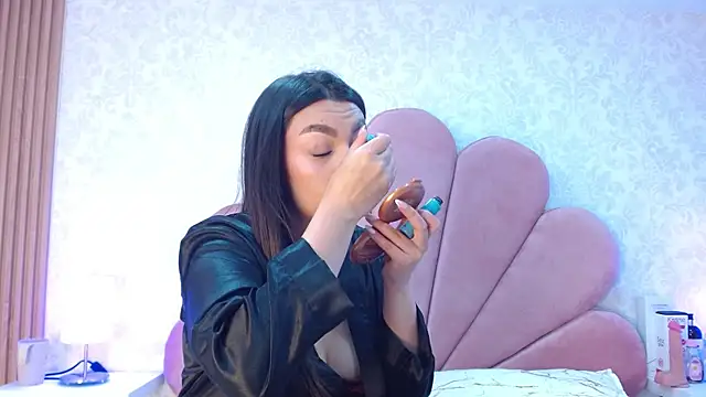 Snapshot of ElhaThomson chatting on November 23, 2025, 11:48 pm ElhaThomson online show from November 23, 2025, 11:48 pm