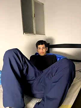 Snapshot of Santiago-Thompson chatting on September 13, 2025, 6:46 am Santiago-Thompson online show from September 13, 2025, 6:46 am