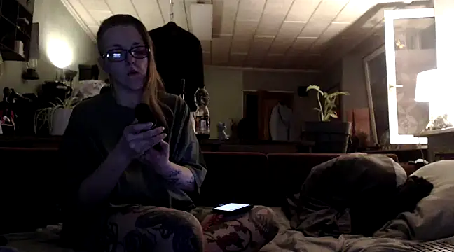 Astrid-Gilbert online show from March 4, 2025, 8:38 pm