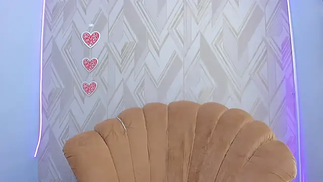 Emmagomez   online show from February 11, 2025, 9:35 pm