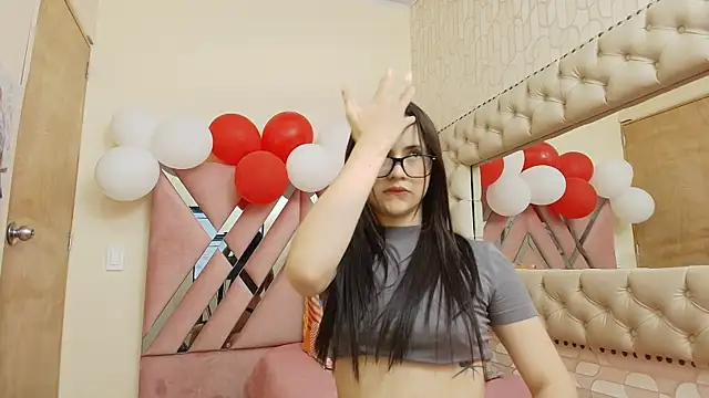 Emmagomez   online show from February 10, 2025, 6:13 pm