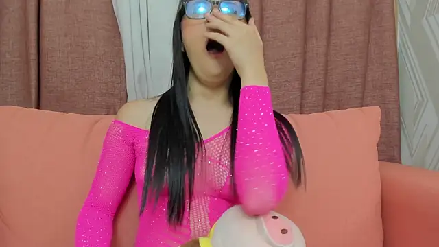 Emmagomez   online show from February 7, 2025, 12:50 pm