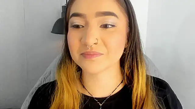 Snapshot of Shanntal_ chatting on October 10, 2025, 7:58 pm Shanntal online show from October 10, 2025, 7:58 pm
