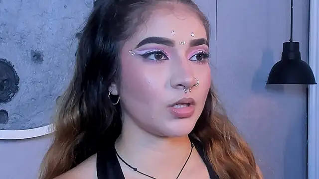 Shanntal  online show from November 12, 2025, 7:29 pm