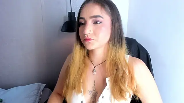 Snapshot of Shanntal_ chatting on October 6, 2025, 7:36 pm Shanntal online show from October 6, 2025, 7:36 pm