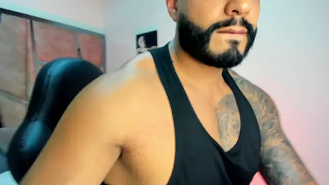 LeandroRusso online show from February 21, 2025, 7:32 pm